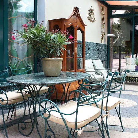 Mat's Hotel 3*