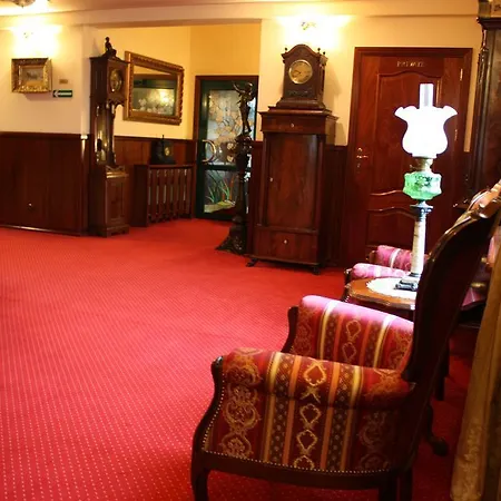 Mat's Hotel